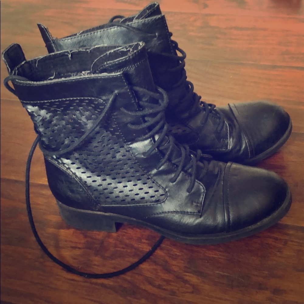Combat boots